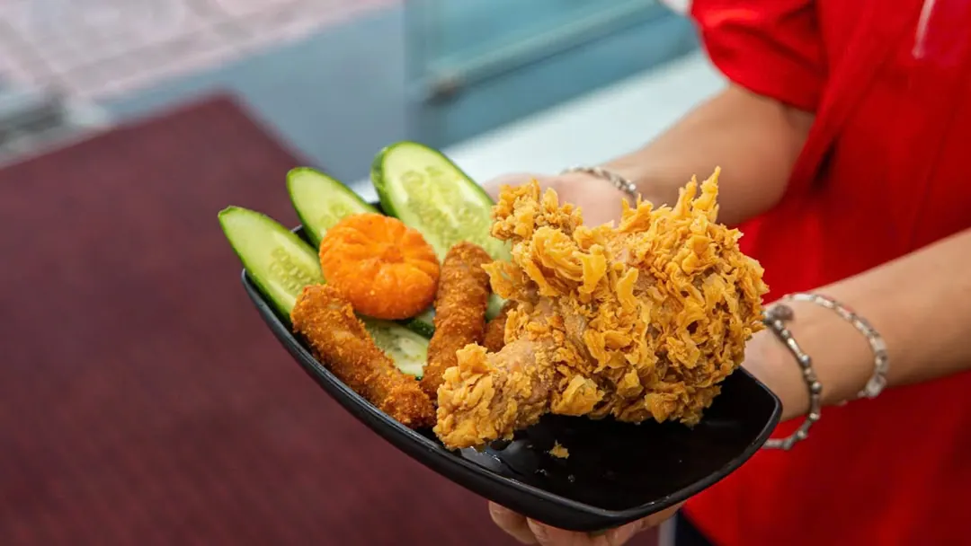 Một người ăn cũng được - Combo như hình tự tin rẻ nhất thị trường gà rán – ảnh 1