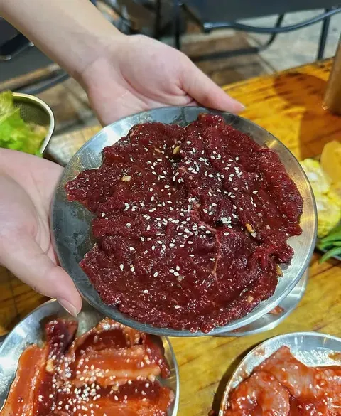 Giải nhiệt tuyệt đối - Ăn nướng tặng hẳn ca trà chanh to luôn!
