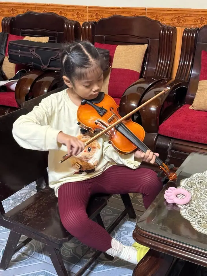 [Đang Có Học Thử] Nhiều phụ huynh khá bất ngờ khi con mình lại hợp Violin đến vậy! – ảnh 3