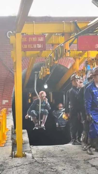 Lương trên 2 chục củ, cả năm đi du lịch cáp treo. Không yêu thợ mỏ còn yêu ai