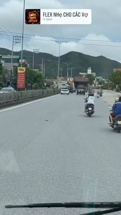 Ở trên núi có thể anh chỉ còn là ông già lụ khụ