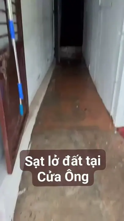 Cực kỳ nguy hiểm! Đừng chủ quan nghĩ rằng ở trên cao là sẽ không bị ảnh hưởng bởi mưa lũ.”