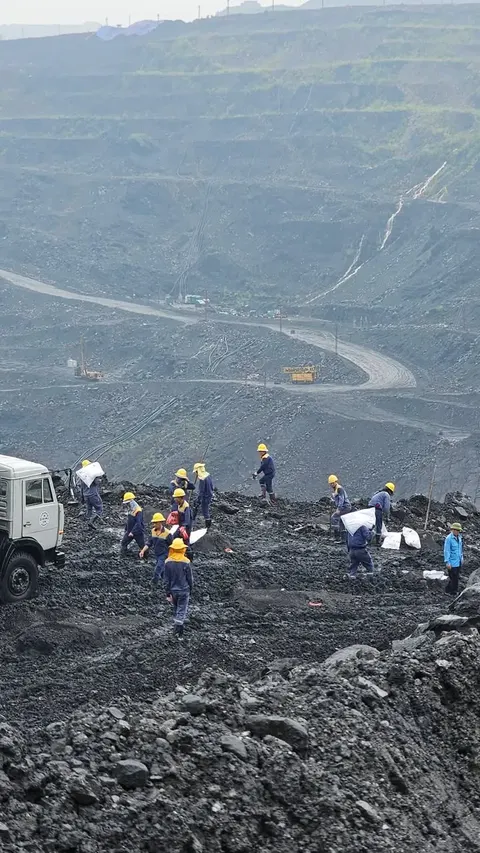 Người dân vùng mỏ nếu nói đến công nhân nghề lái xe, khoan xúc gạt thì biết nhiều rồi
