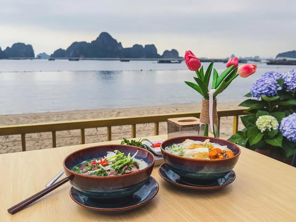 Khiếp - Ăn phở view biển thế này thì sướng hơn vua! – ảnh 7